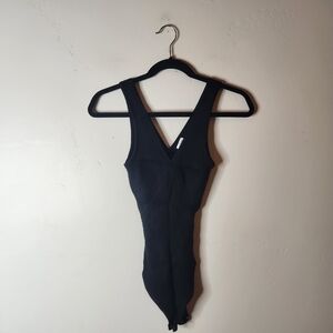 Abercrombie & Fitch Elevated Knit V-Neck Bodysuit Size Small